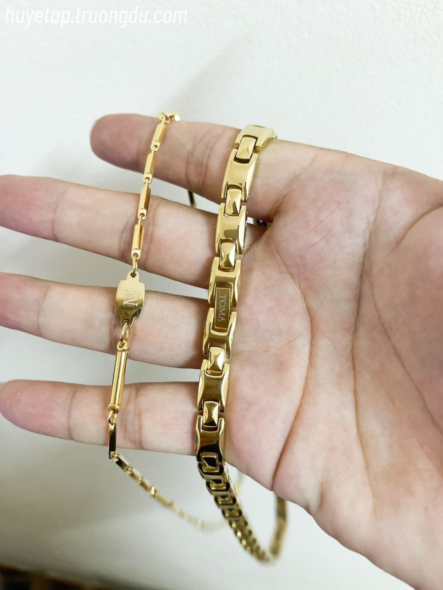 Mẫu vòng giả này đang được bán rất nhiều trên mạng xã hội